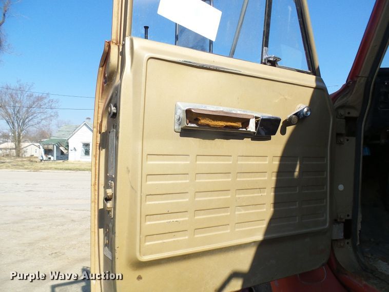 image for item DL0859 1975 International Fleetstar 2010  tank truck