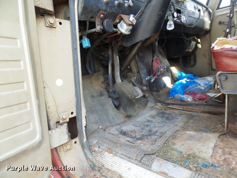 image for item DL0859 1975 International Fleetstar 2010  tank truck