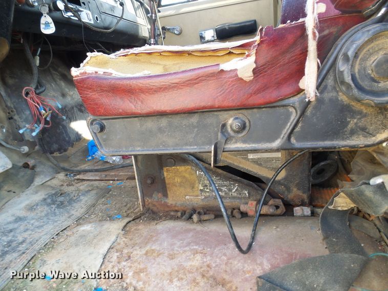 image for item DL0859 1975 International Fleetstar 2010  tank truck