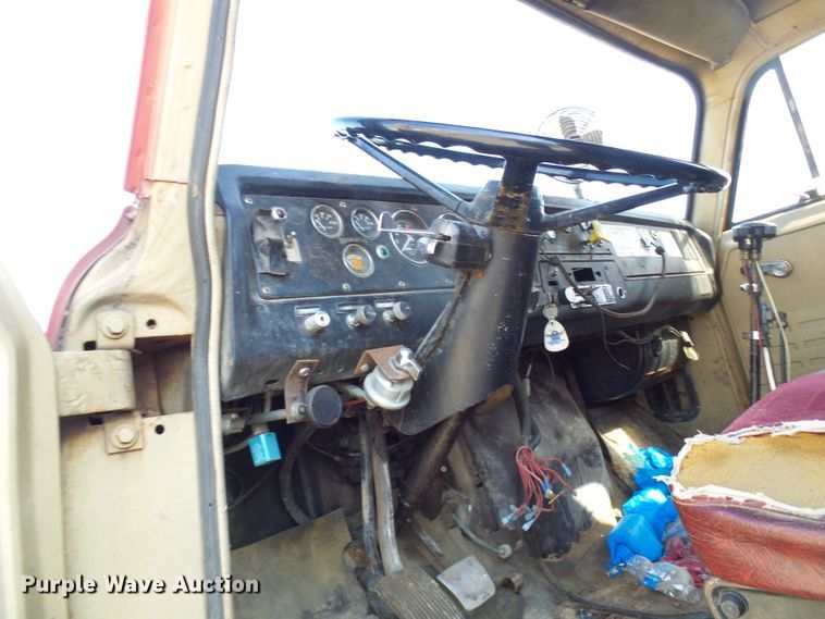 image for item DL0859 1975 International Fleetstar 2010  tank truck