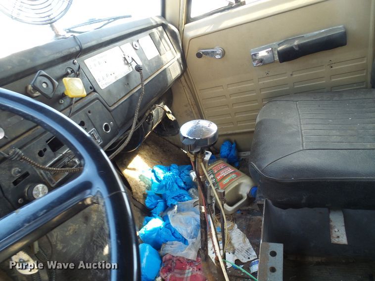 image for item DL0859 1975 International Fleetstar 2010  tank truck