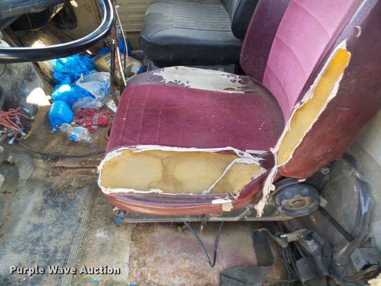 image for item DL0859 1975 International Fleetstar 2010  tank truck