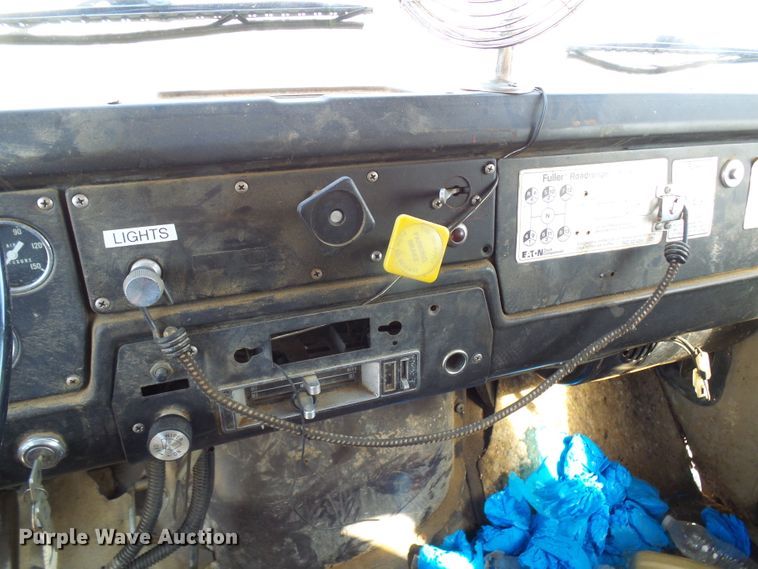 image for item DL0859 1975 International Fleetstar 2010  tank truck