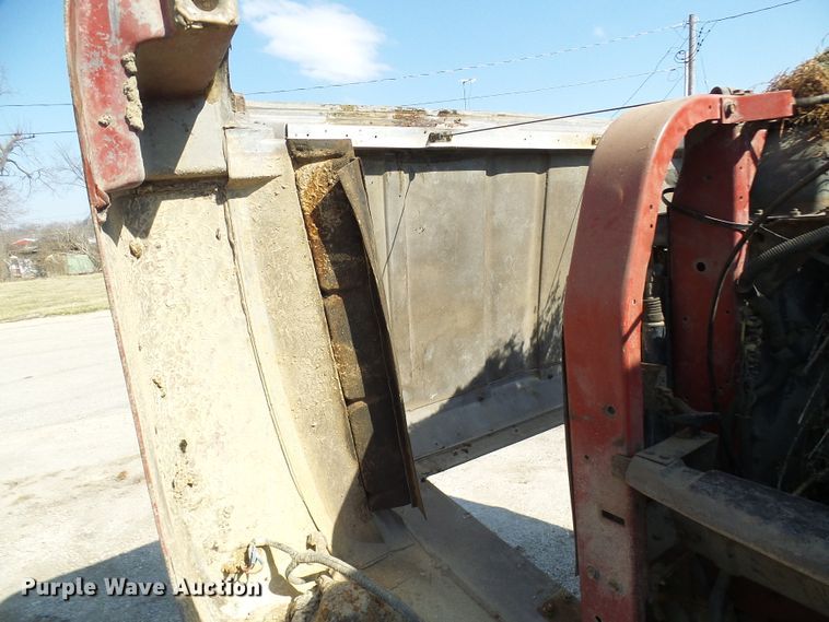 image for item DL0859 1975 International Fleetstar 2010  tank truck