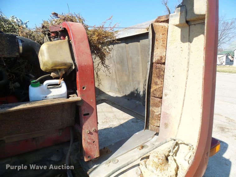 image for item DL0859 1975 International Fleetstar 2010  tank truck