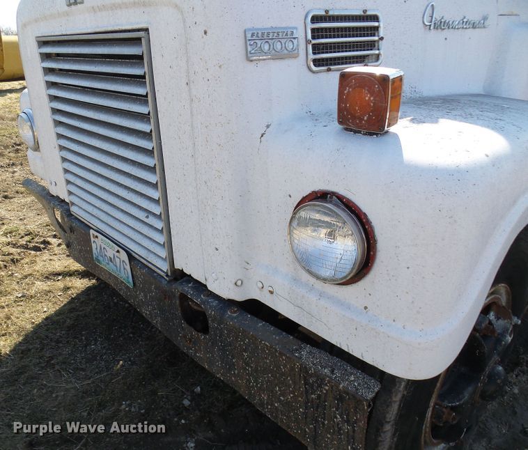 image for item DL0860 1972 International F2000  tank truck