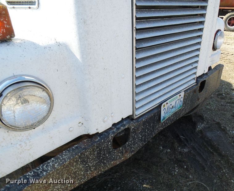 image for item DL0860 1972 International F2000  tank truck