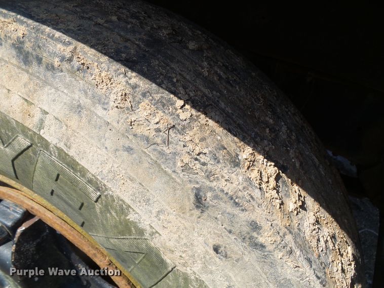 image for item DL0860 1972 International F2000  tank truck