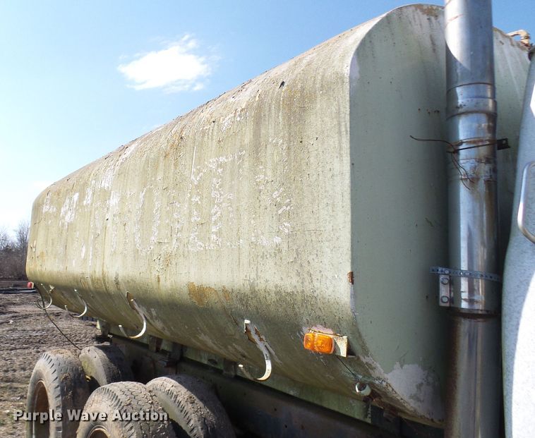 image for item DL0860 1972 International F2000  tank truck