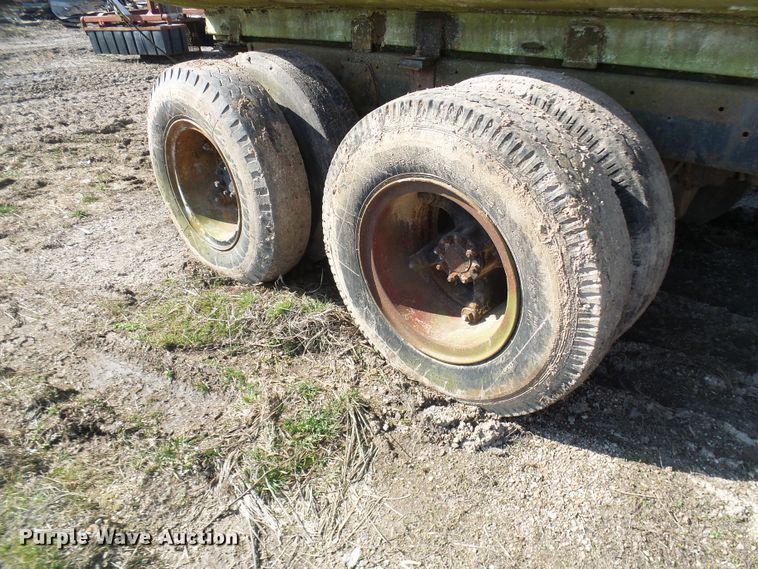 image for item DL0860 1972 International F2000  tank truck