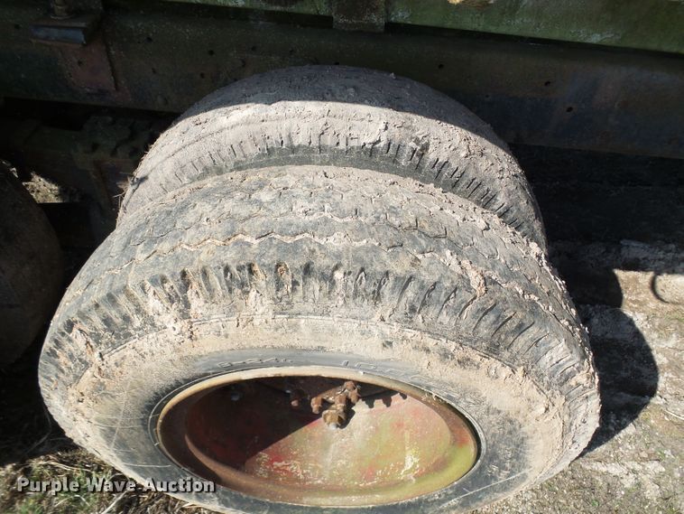 image for item DL0860 1972 International F2000  tank truck