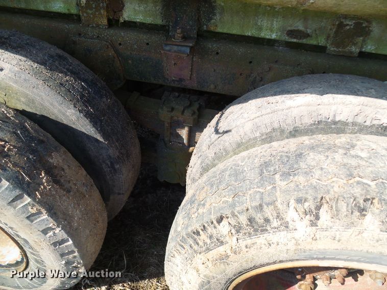 image for item DL0860 1972 International F2000  tank truck