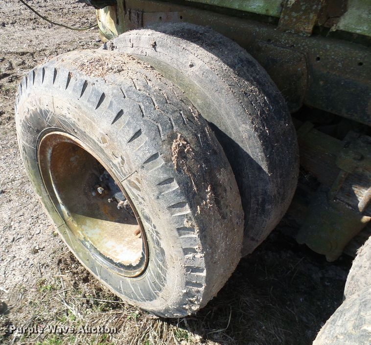 image for item DL0860 1972 International F2000  tank truck