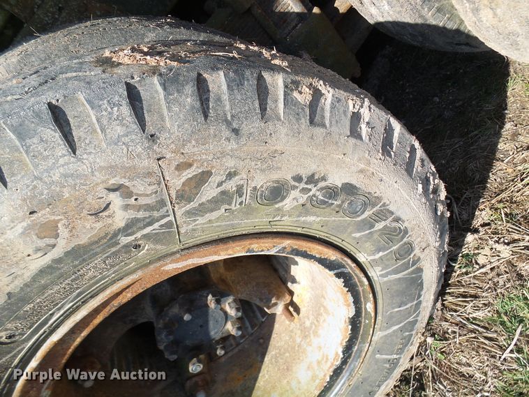 image for item DL0860 1972 International F2000  tank truck