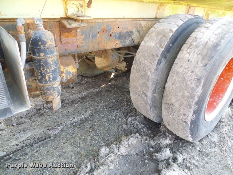 image for item DL0860 1972 International F2000  tank truck