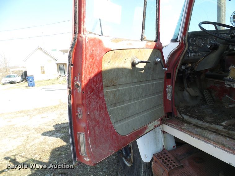 image for item DL0860 1972 International F2000  tank truck