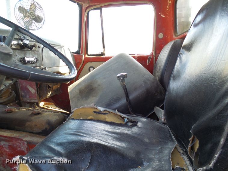 image for item DL0860 1972 International F2000  tank truck