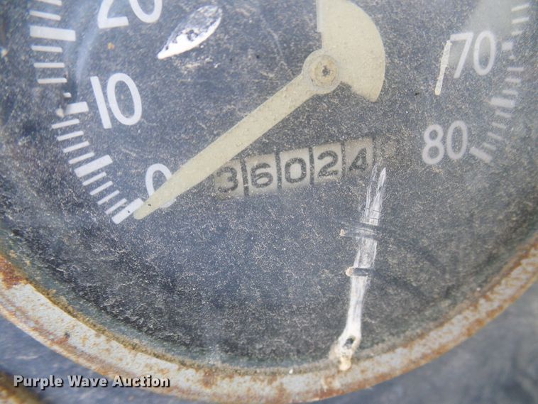 image for item DL0860 1972 International F2000  tank truck