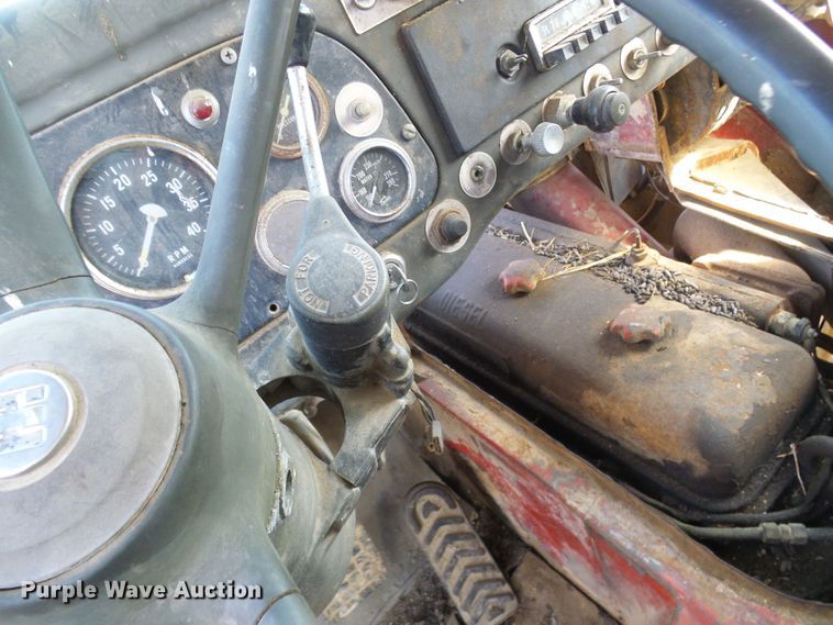 image for item DL0860 1972 International F2000  tank truck