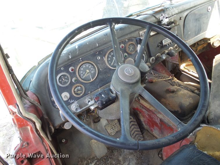 image for item DL0860 1972 International F2000  tank truck