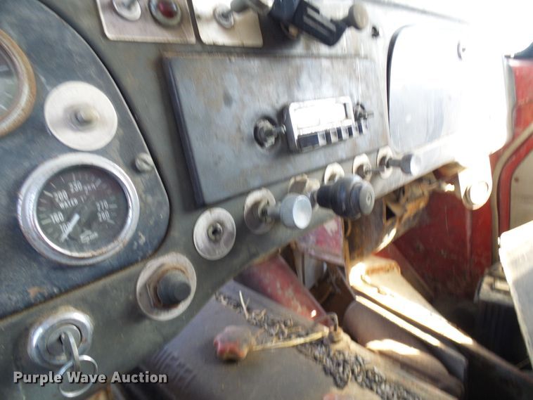 image for item DL0860 1972 International F2000  tank truck