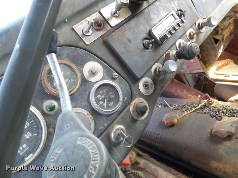 image for item DL0860 1972 International F2000  tank truck