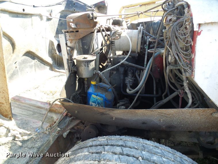 image for item DL0860 1972 International F2000  tank truck