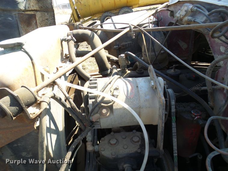 image for item DL0860 1972 International F2000  tank truck