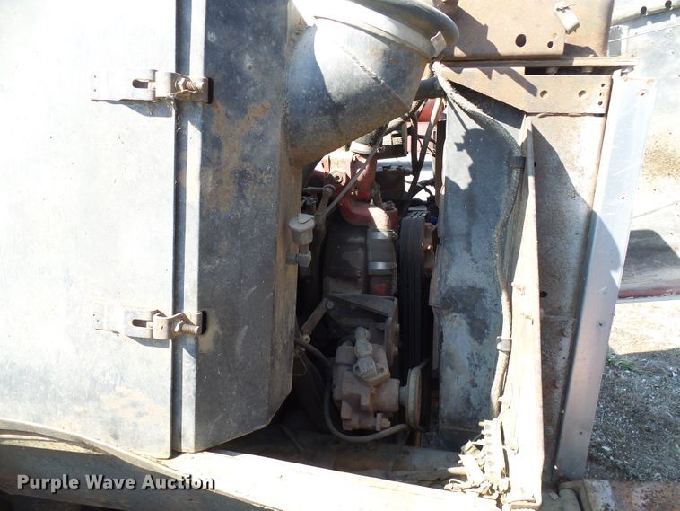 image for item DL0860 1972 International F2000  tank truck