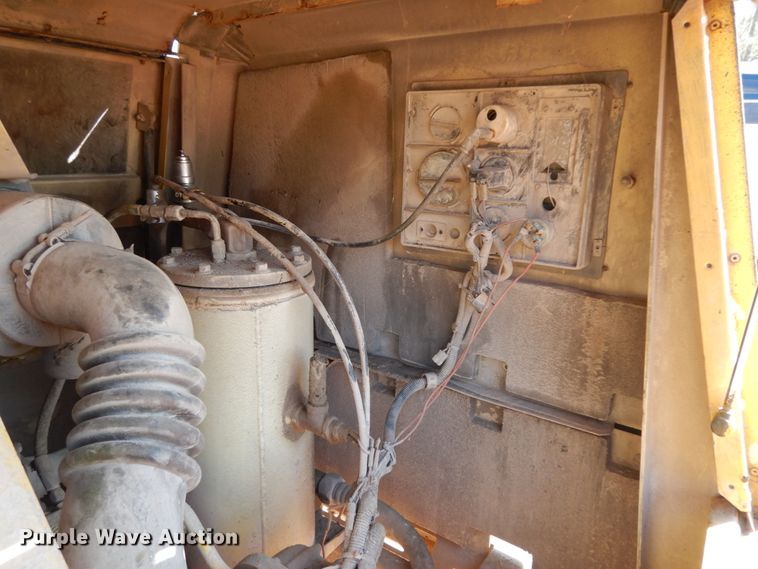 image for item DM2875 2000 Ingersoll Rand P185WJD  air compressor