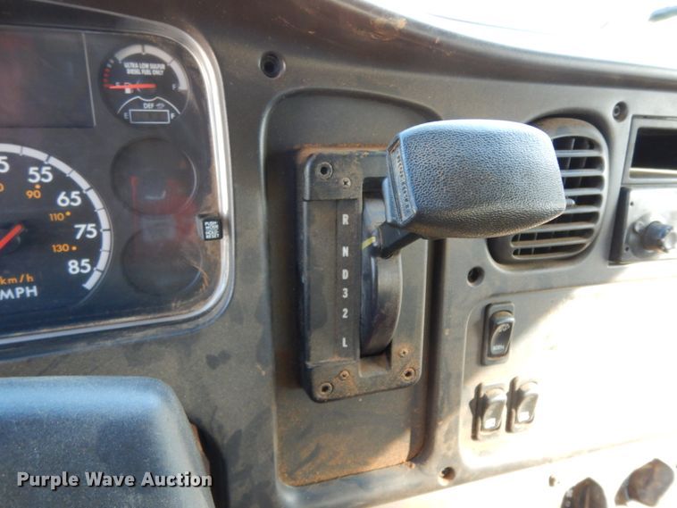 image for item DM2879 2012 Freightliner M2  flatbed truck