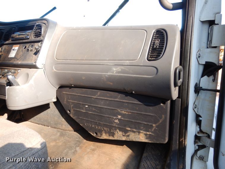 image for item DM2879 2012 Freightliner M2  flatbed truck