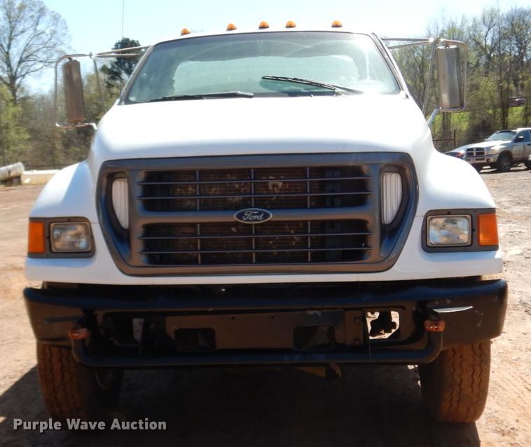 image for item DM2880 2000 Ford F650 Super Duty  water truck