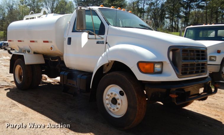 image for item DM2880 2000 Ford F650 Super Duty  water truck