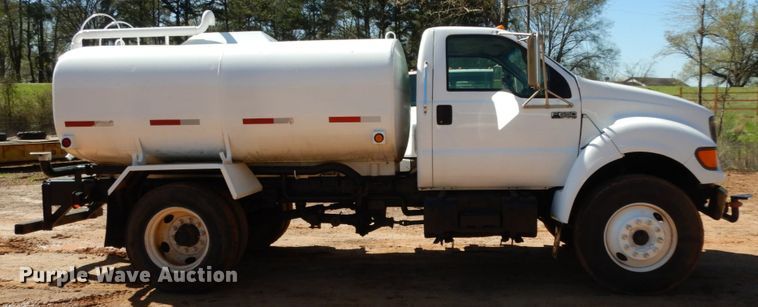 image for item DM2880 2000 Ford F650 Super Duty  water truck