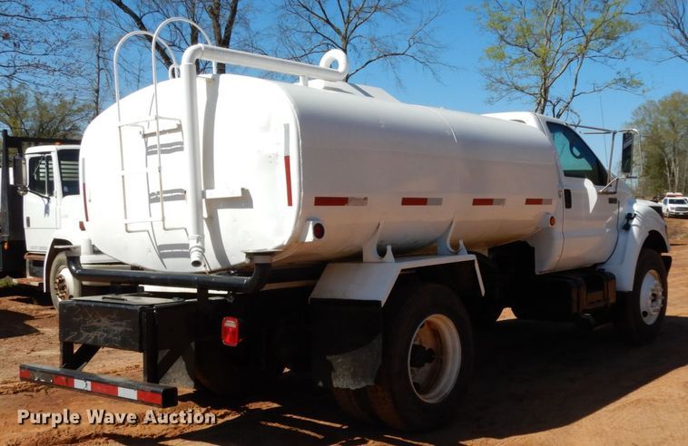 image for item DM2880 2000 Ford F650 Super Duty  water truck