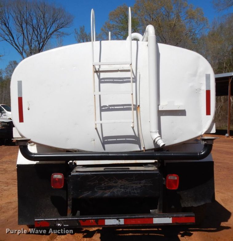 image for item DM2880 2000 Ford F650 Super Duty  water truck