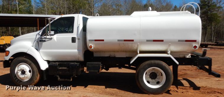 image for item DM2880 2000 Ford F650 Super Duty  water truck