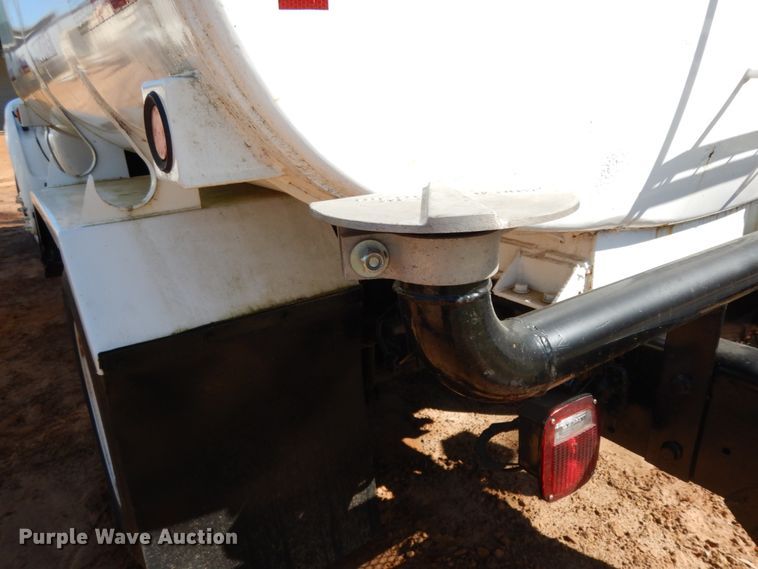image for item DM2880 2000 Ford F650 Super Duty  water truck