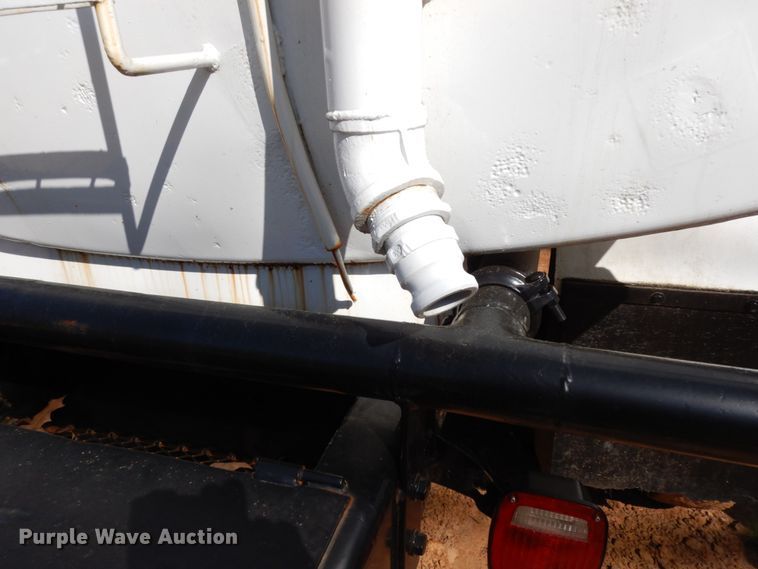 image for item DM2880 2000 Ford F650 Super Duty  water truck