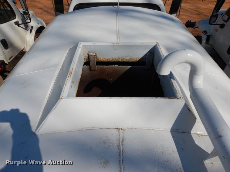 image for item DM2880 2000 Ford F650 Super Duty  water truck