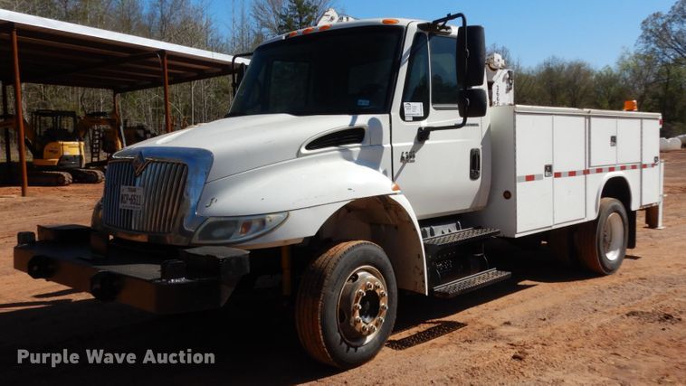 image for item DM2881 2005 International 4300  utility / service truck