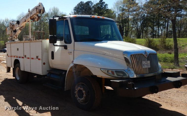 image for item DM2881 2005 International 4300  utility / service truck