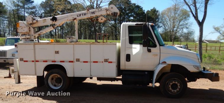 image for item DM2881 2005 International 4300  utility / service truck