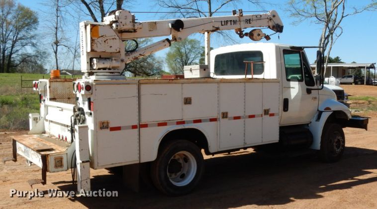 image for item DM2881 2005 International 4300  utility / service truck