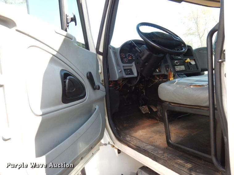 image for item DM2881 2005 International 4300  utility / service truck