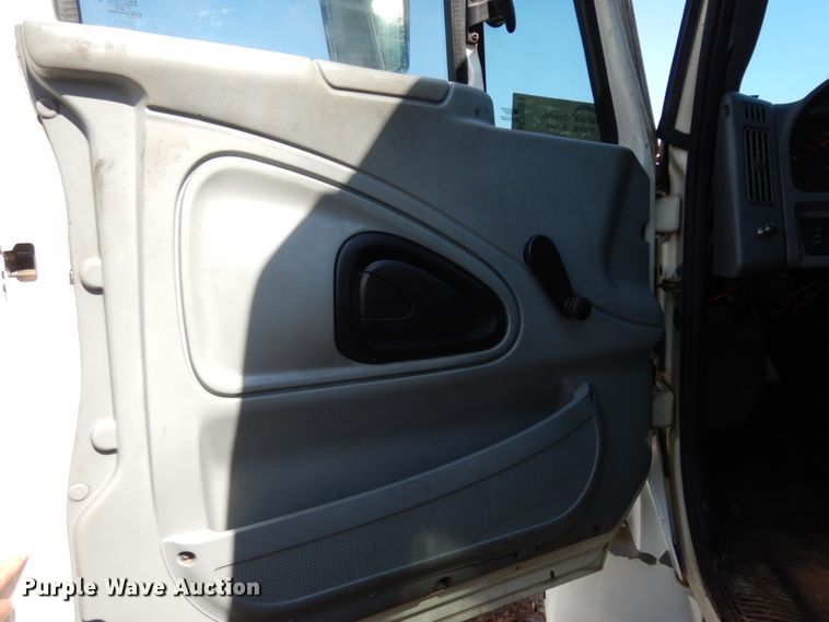 image for item DM2881 2005 International 4300  utility / service truck