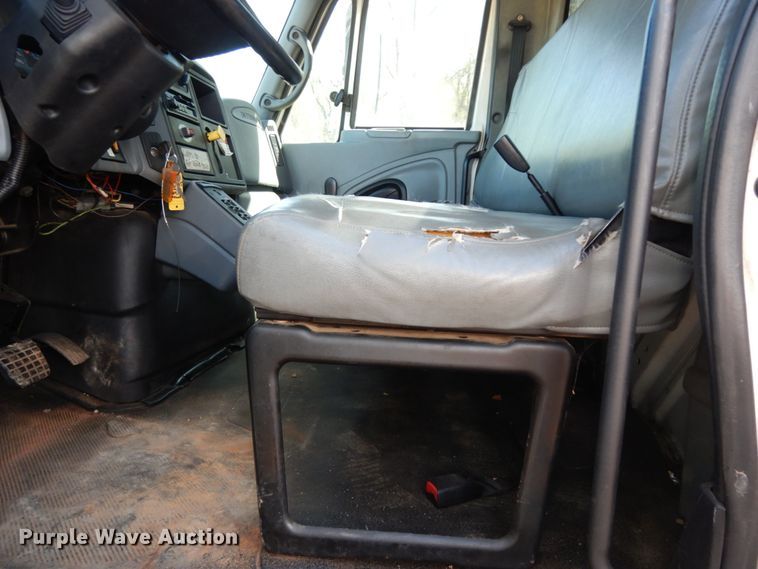 image for item DM2881 2005 International 4300  utility / service truck