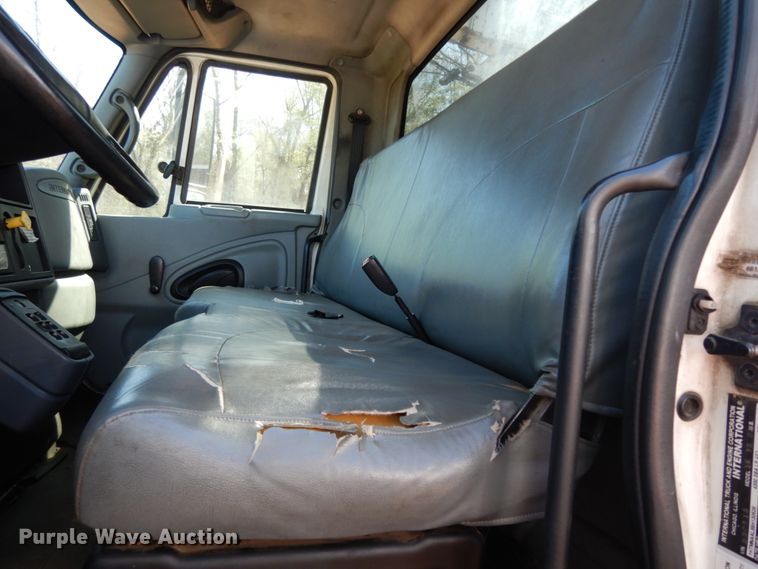 image for item DM2881 2005 International 4300  utility / service truck