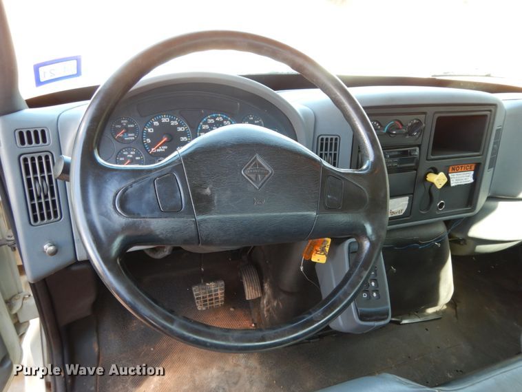 image for item DM2881 2005 International 4300  utility / service truck